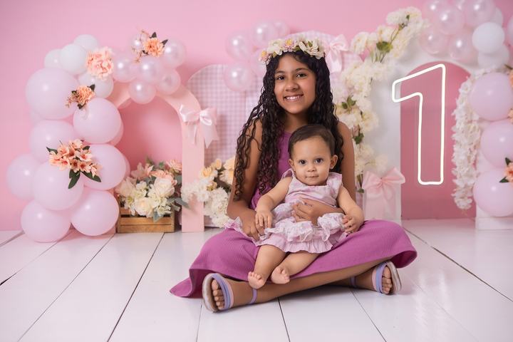 Helena Marília, smash do bolo em rosa
